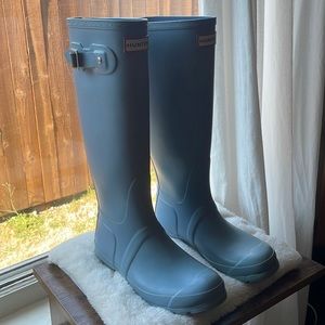 Light blue Hunter boots in US size 7